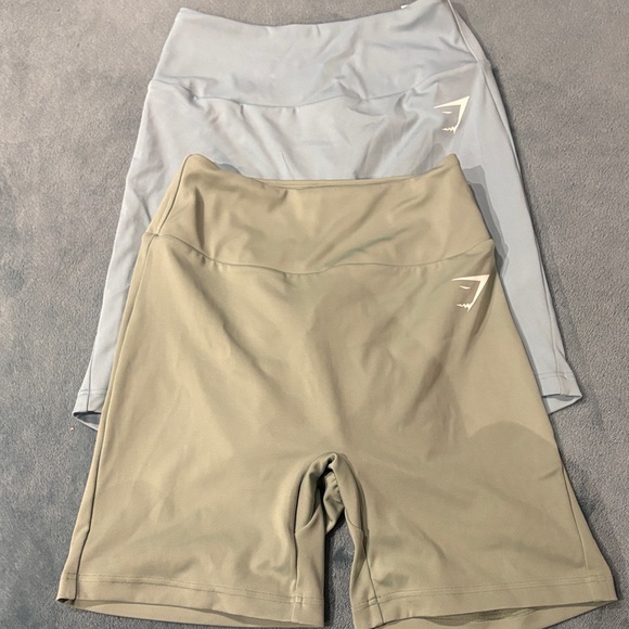 Gymshark Pants - Gymshark scrunch biker shorts- Green and light blue